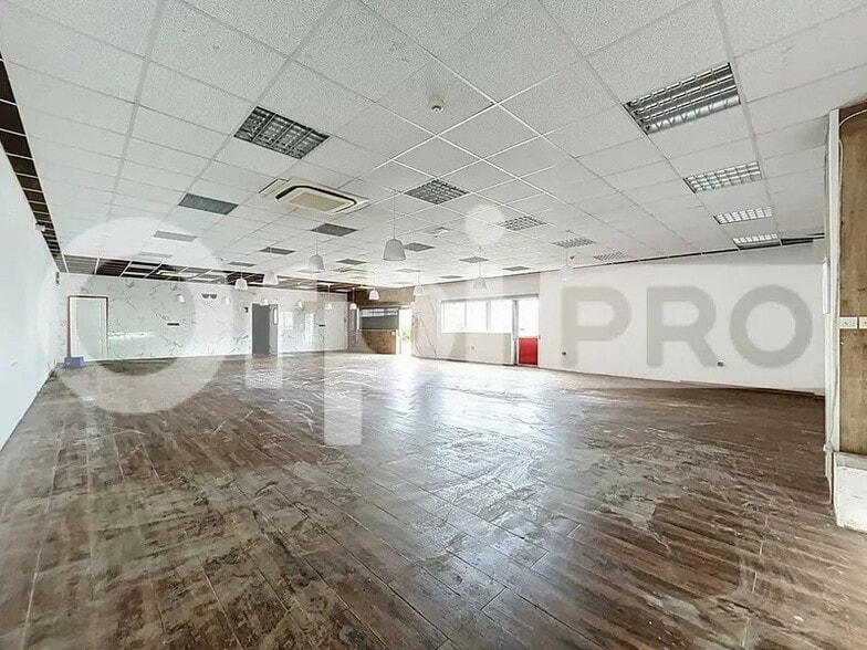 Local commercial dans Neuilly-sous-Clermont à louer - Photo intérieure – Image 2 sur 4