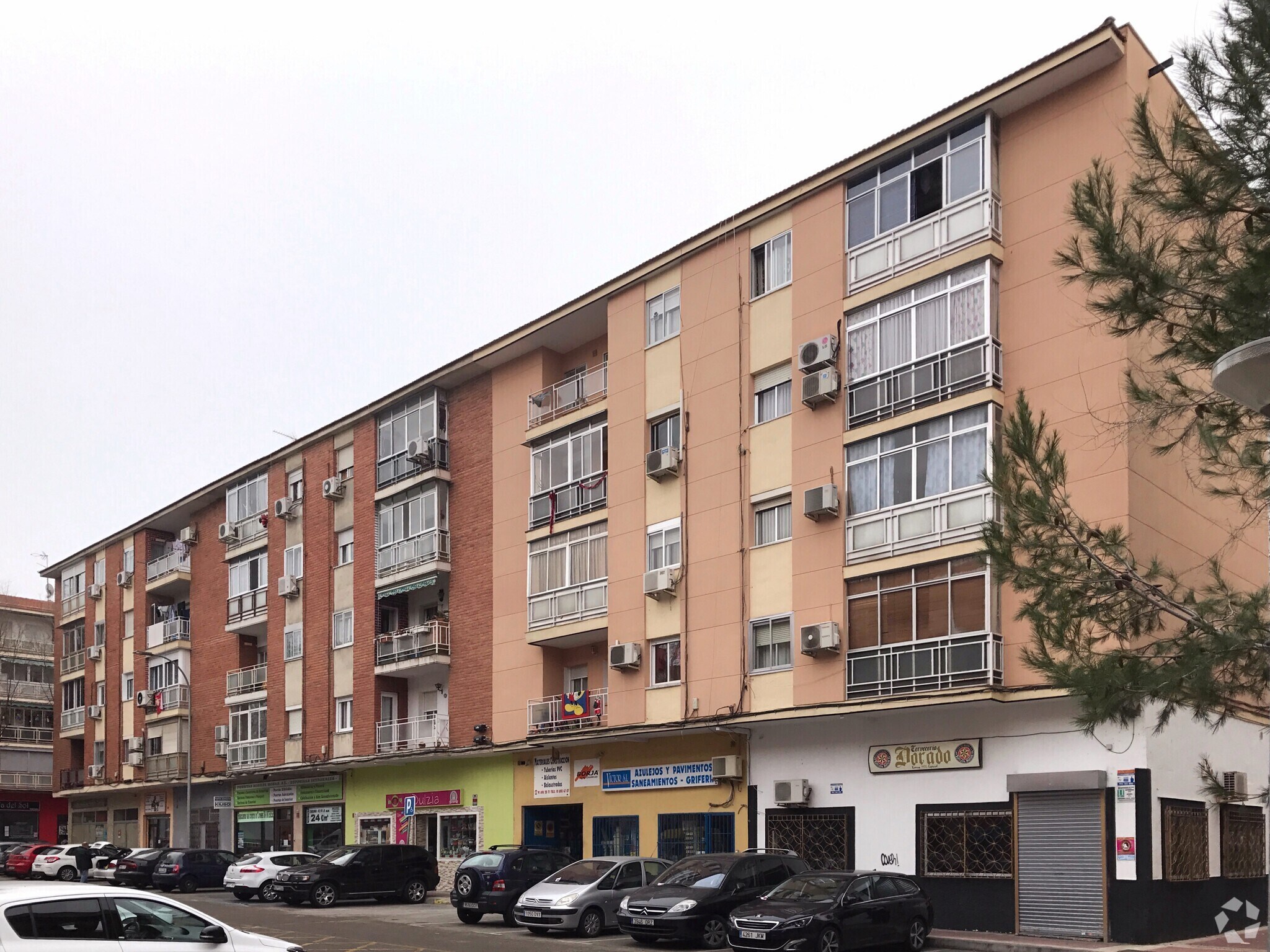 Local commercial dans Parla, Madrid à louer Photo principale– Image 1 sur 2