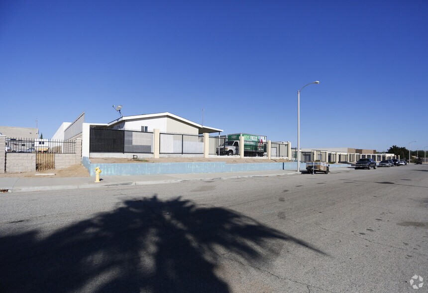 42654 N 10th St W, Lancaster, CA à vendre - Photo de l’immeuble – Image 3 sur 4