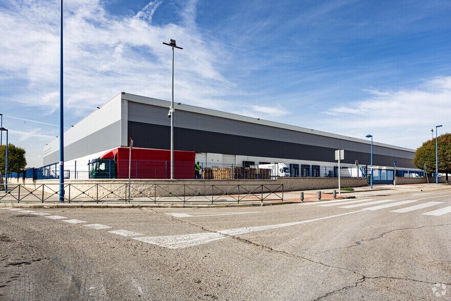 Industriel/Logistique dans Leganés, Madrid à louer - Photo de l’immeuble – Image 2 sur 27