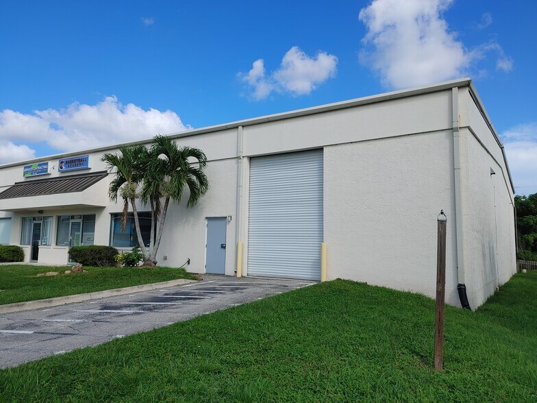 6250-6270 Clarity Ct, Sarasota, FL à louer - Photo de l’immeuble – Image 2 sur 8