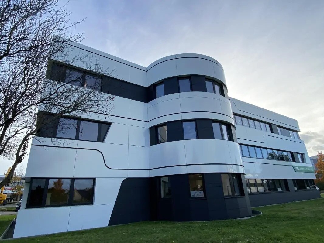 Bureau dans Saint-Grégoire à louer Photo de l’immeuble– Image 1 sur 7