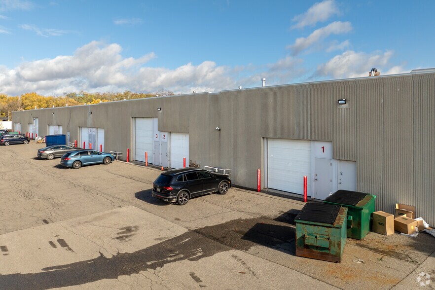 44A E Beaver Creek Rd, Richmond Hill, ON à louer - Photo de l’immeuble – Image 2 sur 2