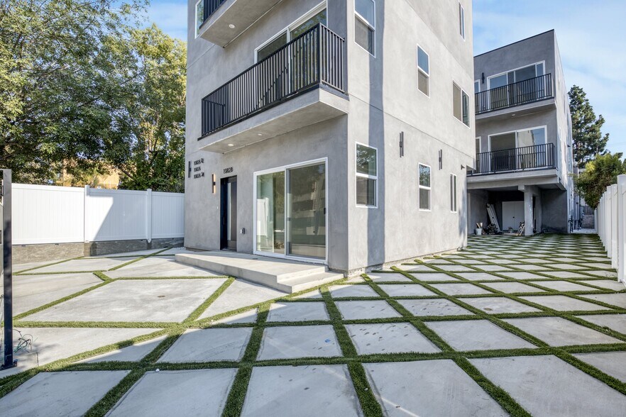 10828 Hesby St, North Hollywood, CA à vendre - Photo de l’immeuble – Image 2 sur 98