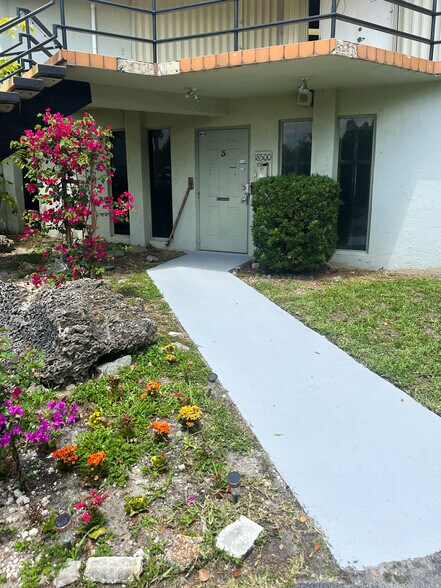 18500 NE 5th Ave, Miami Gardens, FL à louer - Photo de l’immeuble – Image 3 sur 6