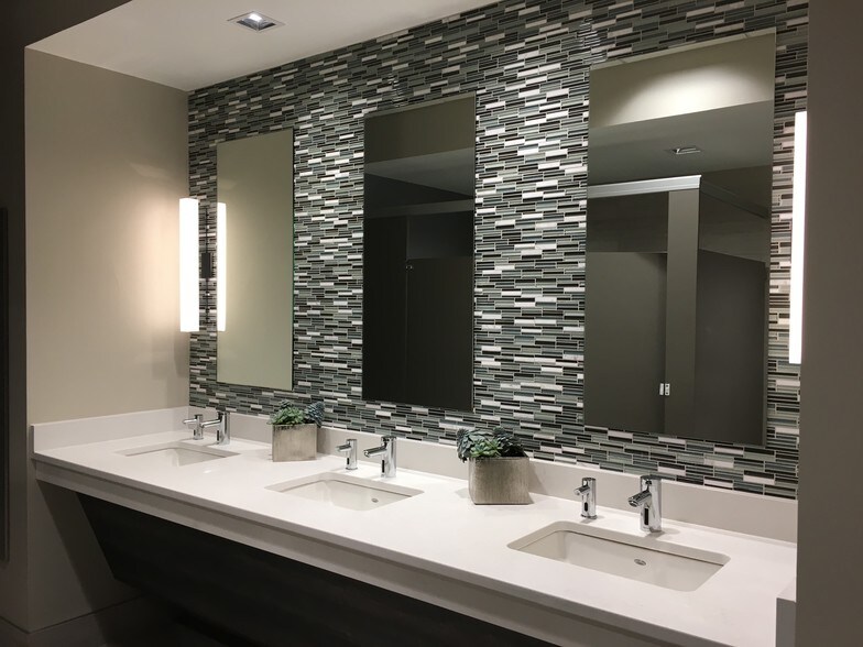 915 National Pky, Schaumburg, IL à louer - Photo intérieure – Image 3 sur 5