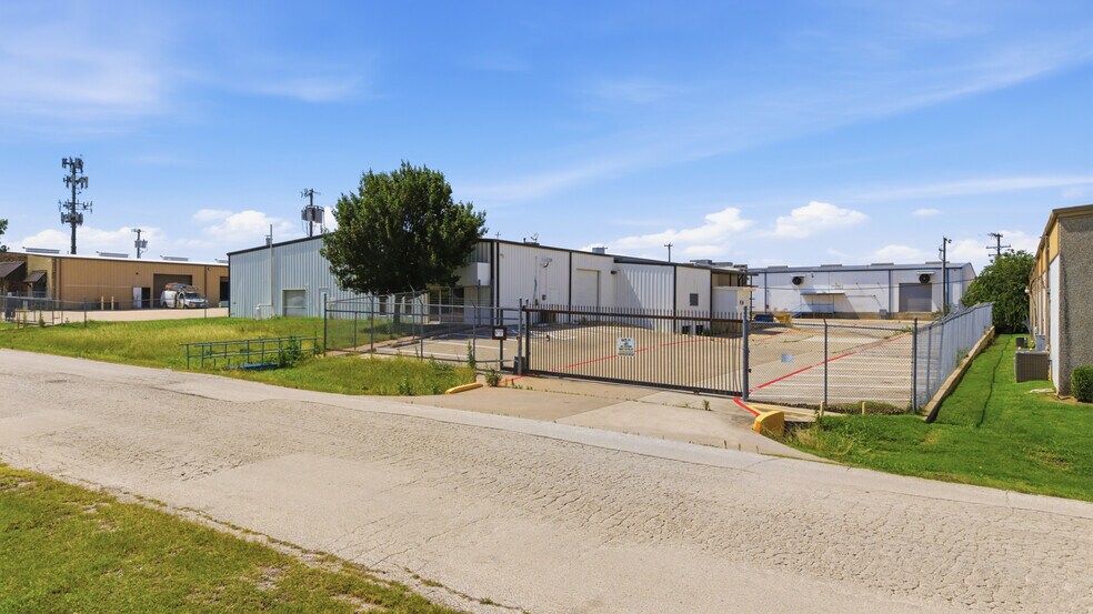 1119 S Commercial Blvd, Arlington, TX à vendre - Photo de l’immeuble – Image 2 sur 15