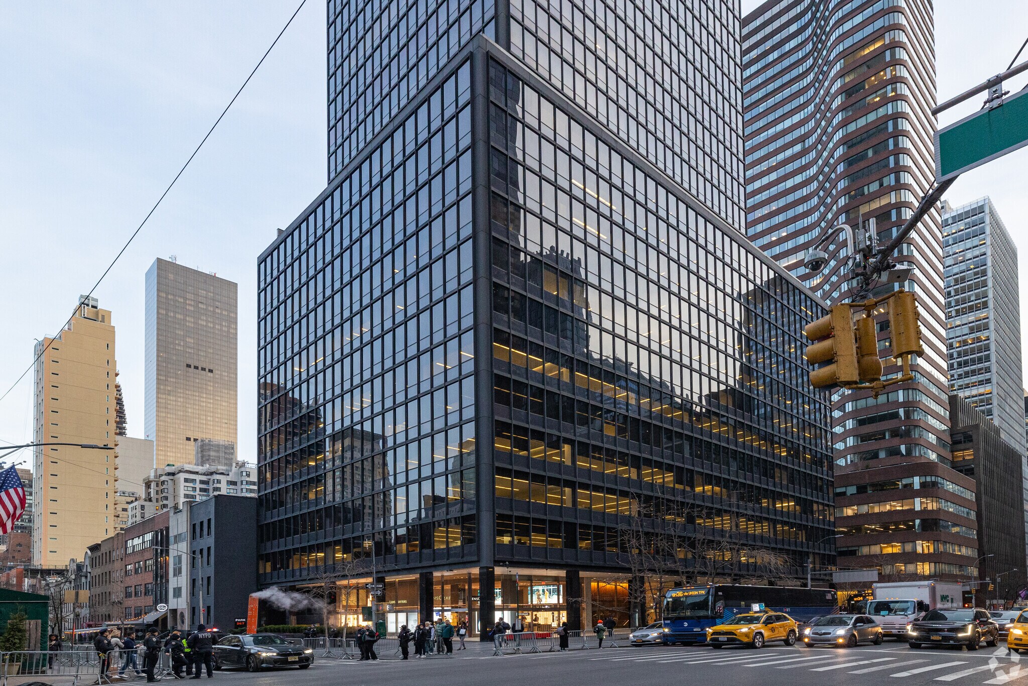 777 Third Ave, New York, NY à louer Photo principale– Image 1 sur 9