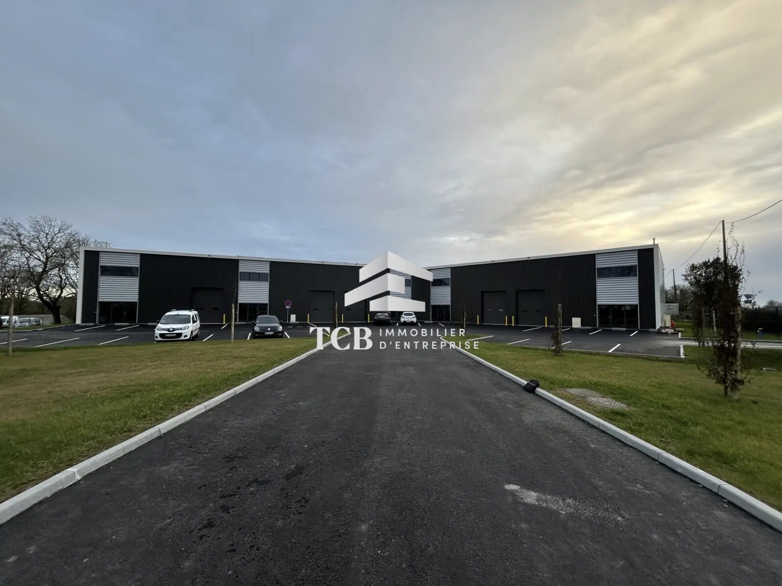 Local d’activités dans Saint-Étienne-de-Montluc à louer Photo de l’immeuble– Image 1 sur 7