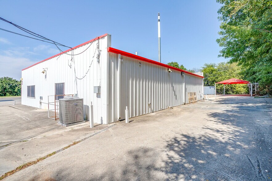 1914 Jacksboro Hwy, Fort Worth, TX à louer - Photo de l’immeuble – Image 2 sur 6