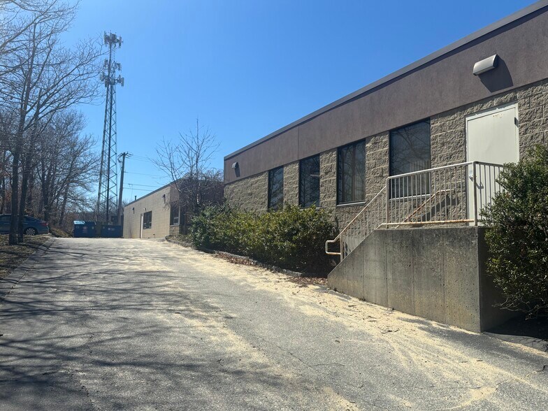 112 Frank Mossberg Dr, Attleboro, MA à vendre - Photo de l’immeuble – Image 1 sur 15