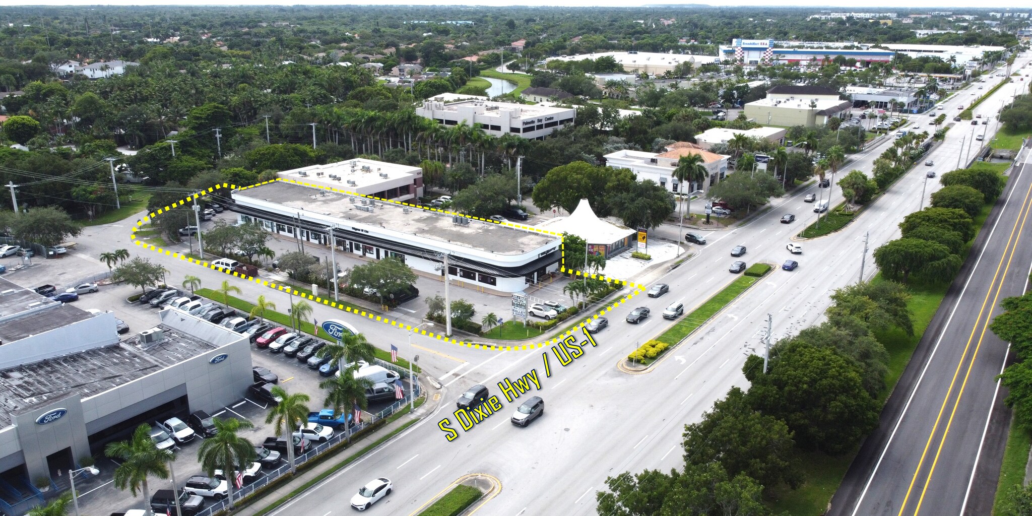 9200-9228 SW 156th St, Miami, FL à louer Photo de l’immeuble– Image 1 sur 7