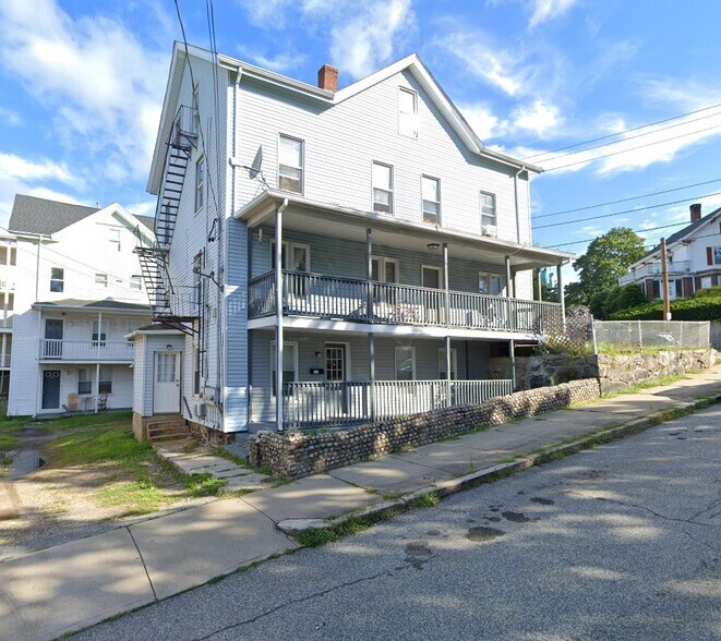 271 Elm St, Woonsocket, RI à vendre - Photo de l’immeuble – Image 2 sur 3
