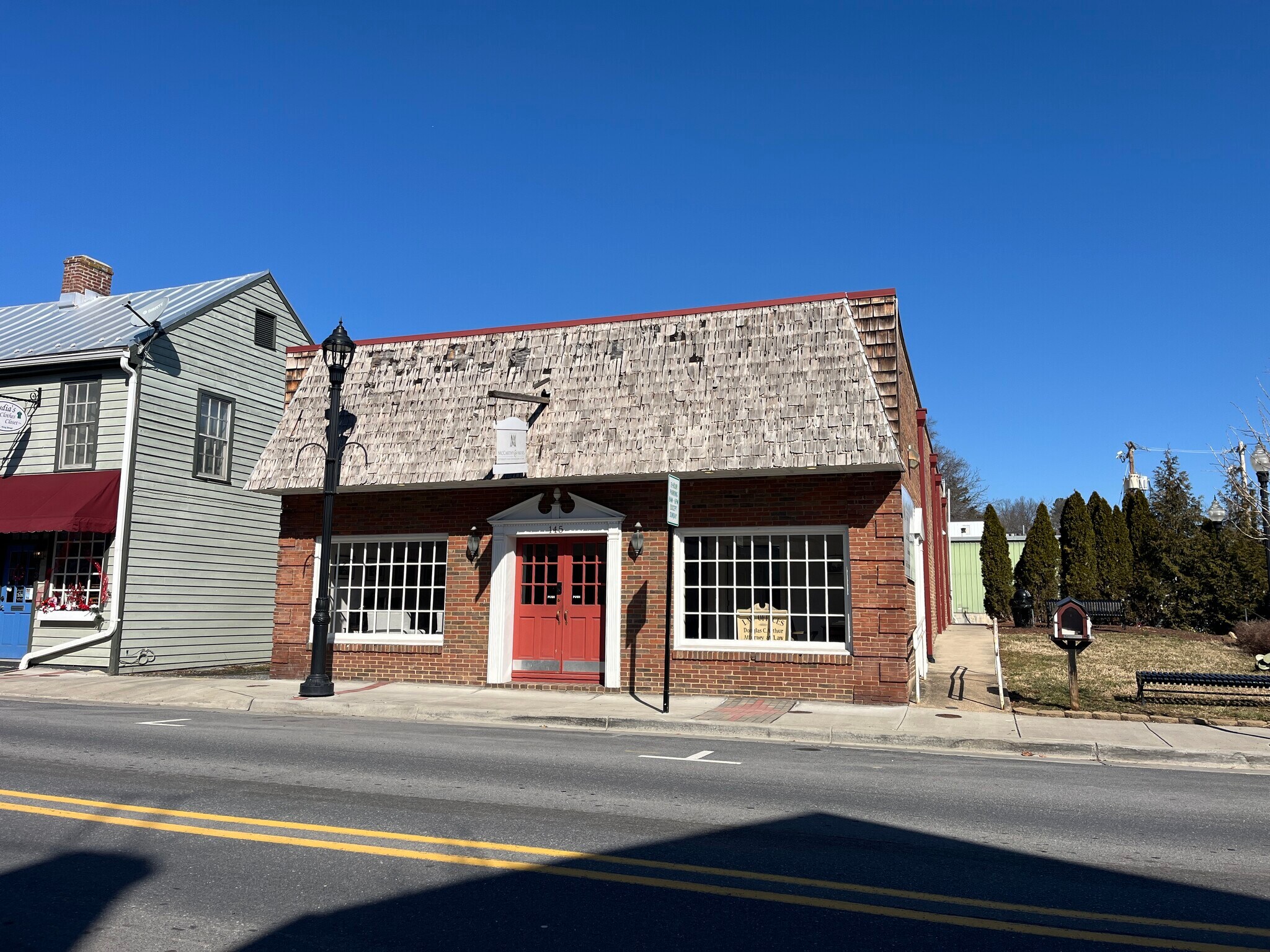 145 E King St, Strasburg, VA à louer Photo de l’immeuble– Image 1 sur 16
