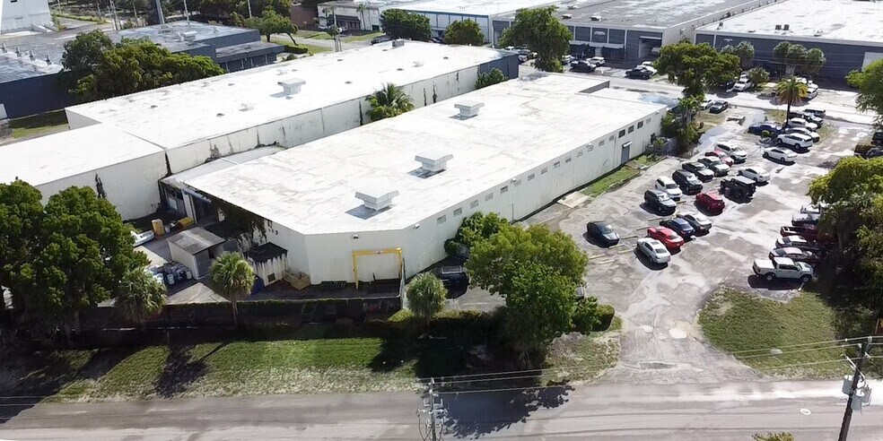 13050 NW 47th Ave, Miami, FL à vendre - Photo de l’immeuble – Image 2 sur 13