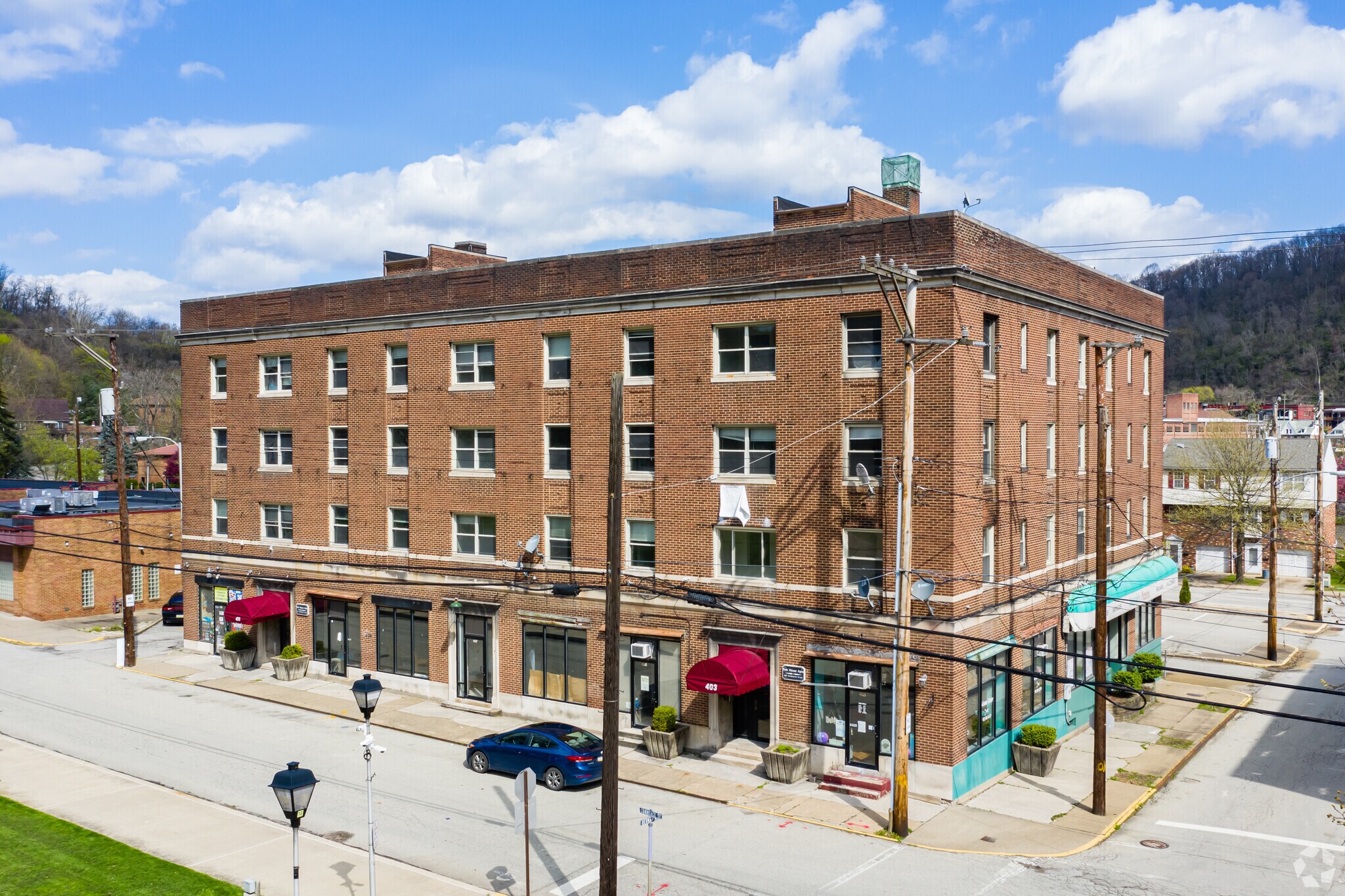 106 Herman Ave, Wilmerding, PA à louer Photo principale– Image 1 sur 25