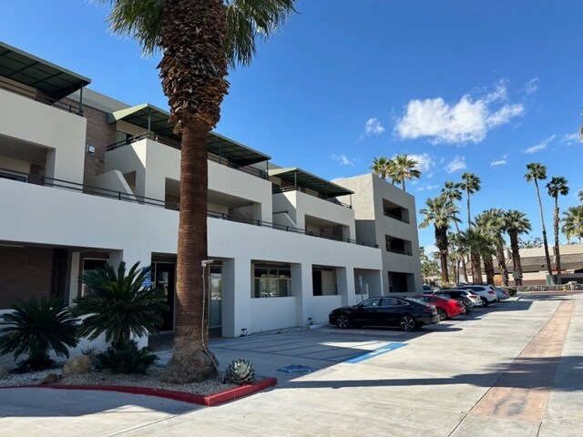 1177 N Palm Canyon Dr, Palm Springs, CA à louer - Photo de l’immeuble – Image 2 sur 2