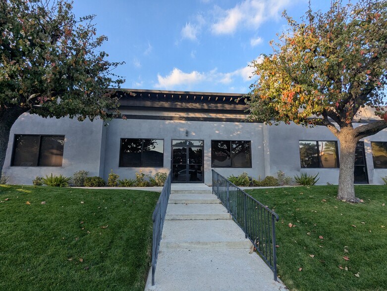 19431 Business Center Dr, Northridge, CA à louer - Photo de l’immeuble – Image 2 sur 3