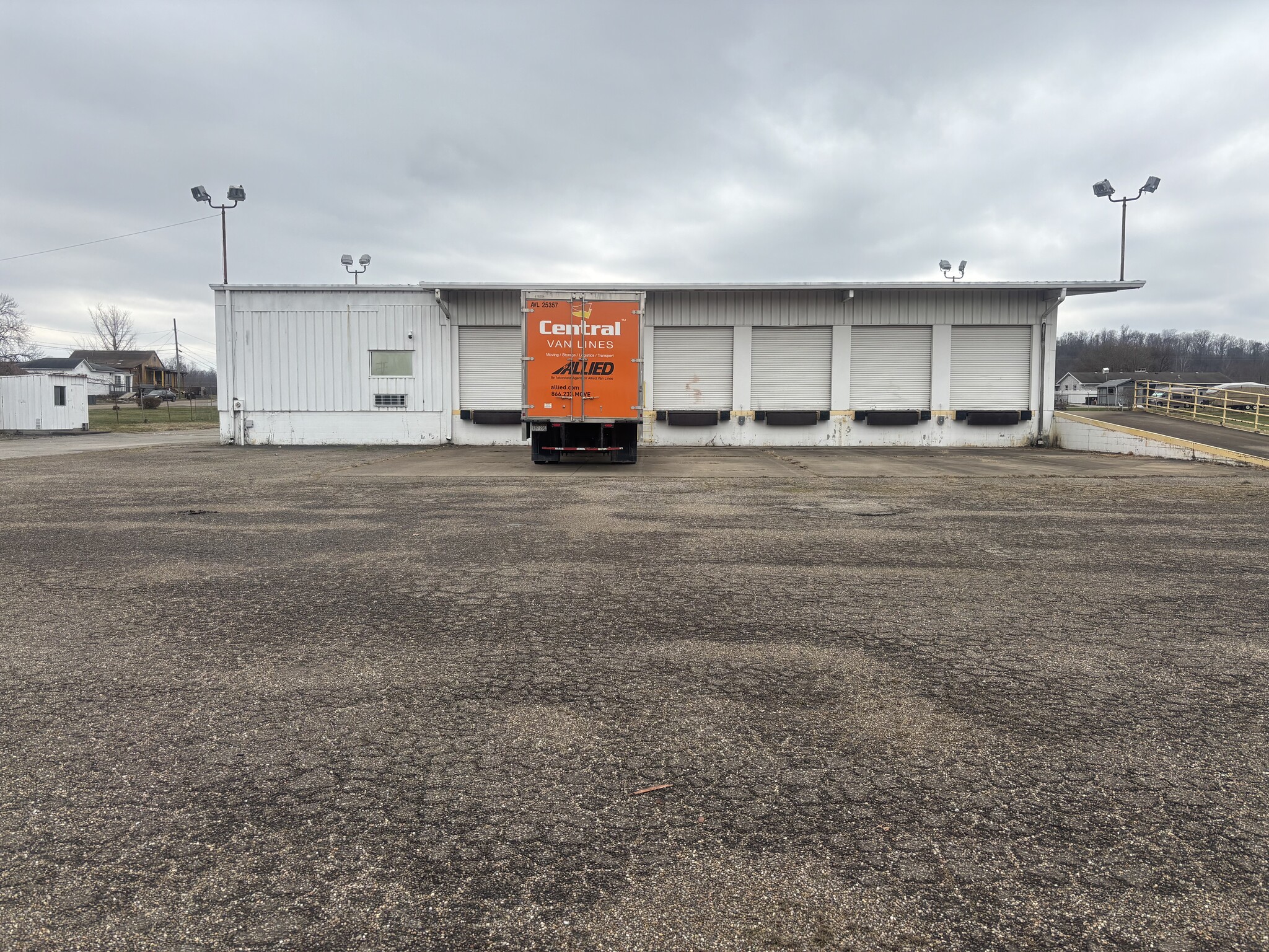 123 Lee St, Belpre, OH à louer Photo de l’immeuble– Image 1 sur 4