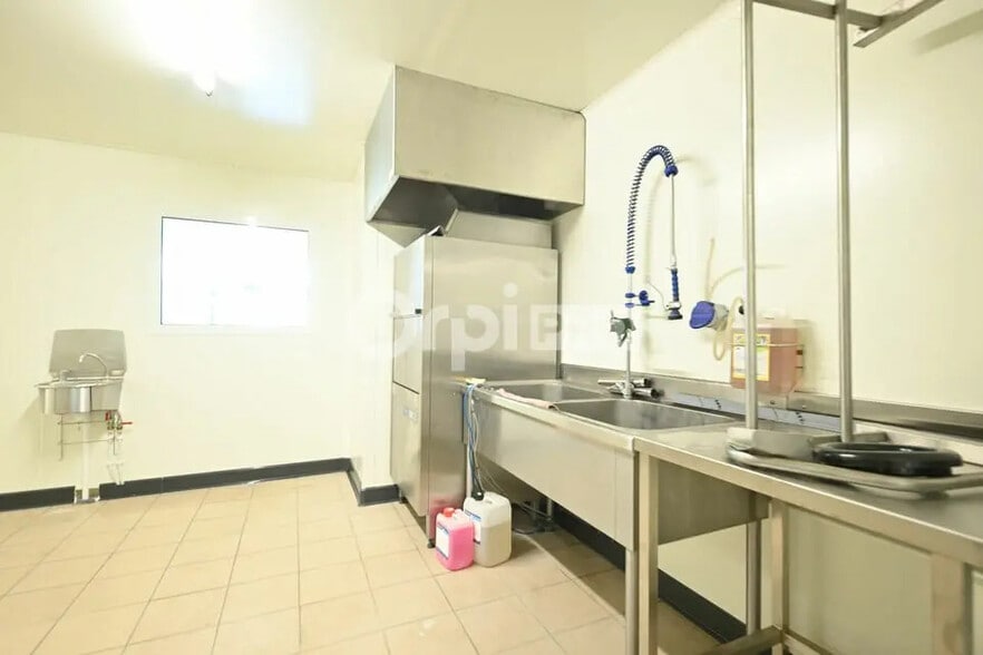 Local d’activités dans Grenay à louer - Photo intérieure – Image 2 sur 13