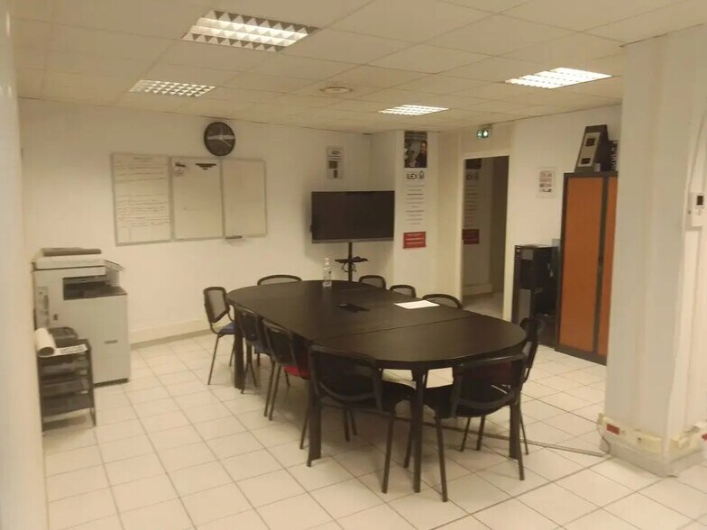 7 Avenue Andre Roussin, Marseille à louer - Photo de l’immeuble – Image 3 sur 7