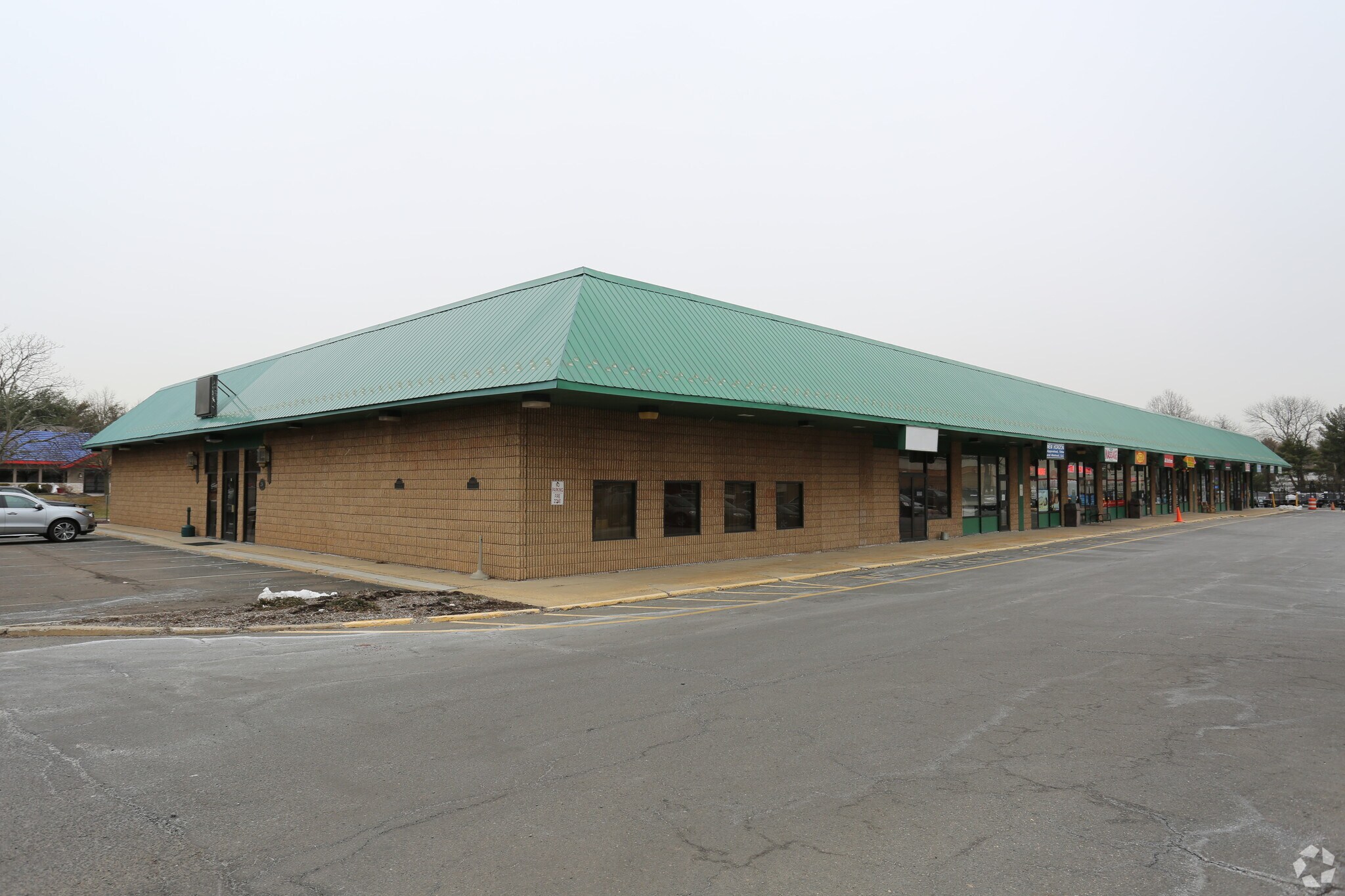 256 Hwy 206 S, Hillsborough, NJ à louer Photo principale– Image 1 sur 29