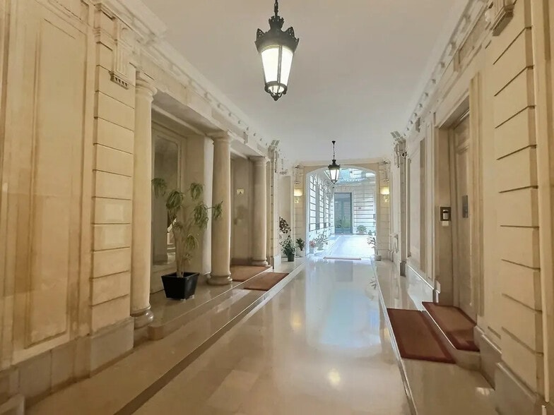 20 Avenue De Friedland, Paris à louer - Hall d’entrée – Image 1 sur 2