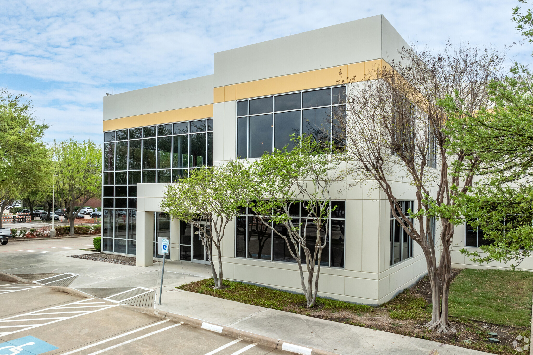 1125 E Collins Blvd, Richardson, TX à louer Photo principale– Image 1 sur 7