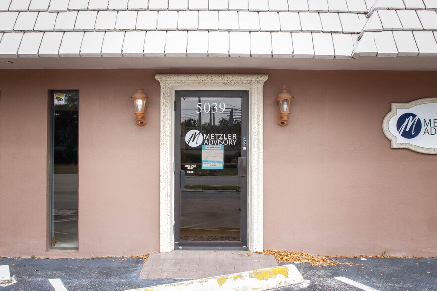 5023-5047 Central Ave, Saint Petersburg, FL à louer - Photo de l’immeuble – Image 3 sur 14
