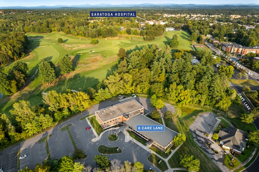 6 Care Ln, Saratoga Springs, NY à louer - Photo de l’immeuble – Image 2 sur 9