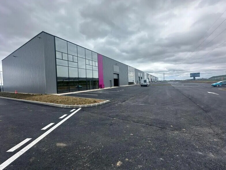 Industriel/Logistique dans Chartres à louer - Photo de l’immeuble – Image 2 sur 11