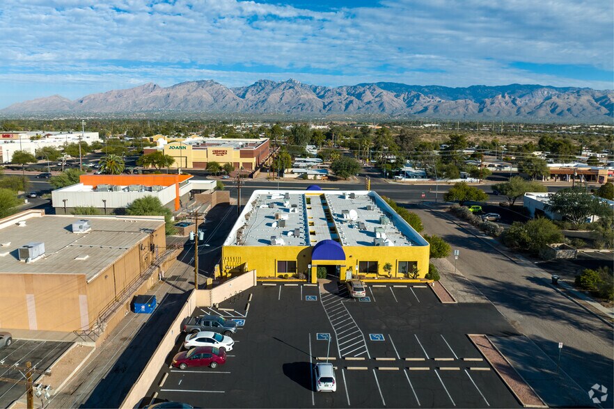 7290 E Broadway Blvd, Tucson, AZ à louer - Aérien – Image 2 sur 8