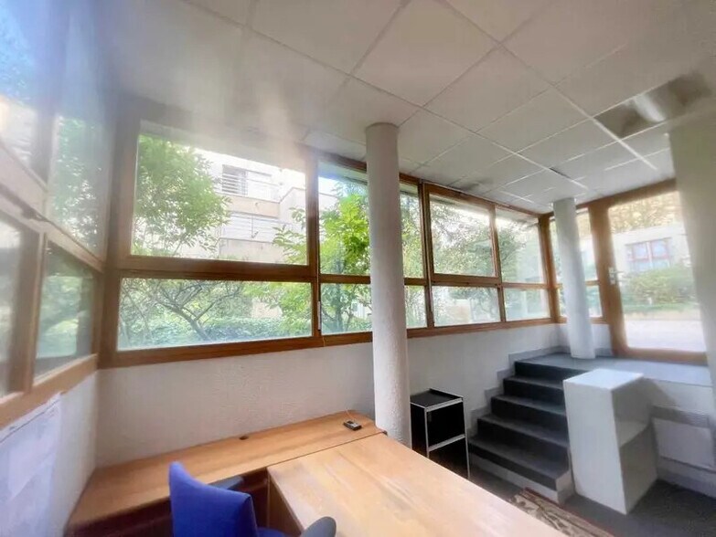 Immeuble residentiel dans Paris à vendre - Photo intérieure – Image 3 sur 11