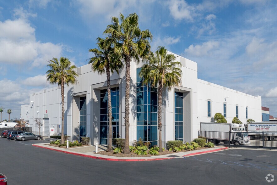 17322 Gothard St, Huntington Beach, CA à louer - Photo de l’immeuble – Image 1 sur 8