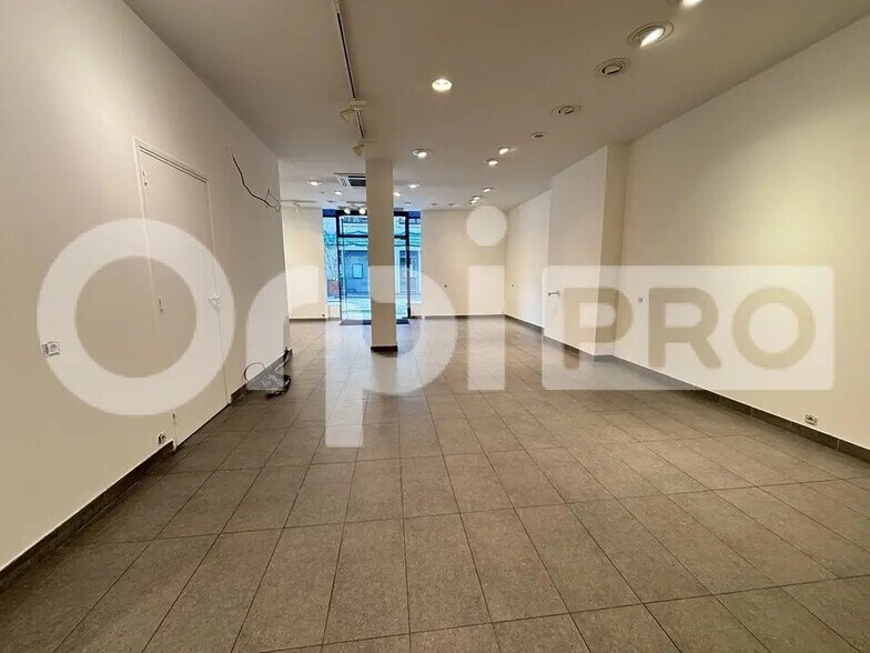 Local commercial dans Compiègne à louer - Photo de l’immeuble – Image 3 sur 5