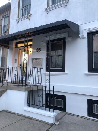 Plus de détails pour 85 Wilson St, Hamilton, ON - Logement à vendre