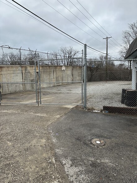 686 Montgomery Ave, Lexington, KY à vendre - Photo de l’immeuble – Image 3 sur 15