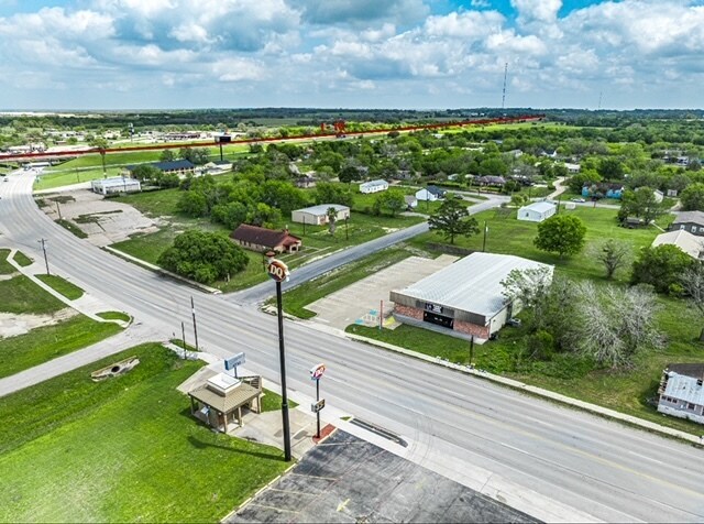 618 N La Grange St, Flatonia, TX à louer - Photo de l’immeuble – Image 2 sur 13