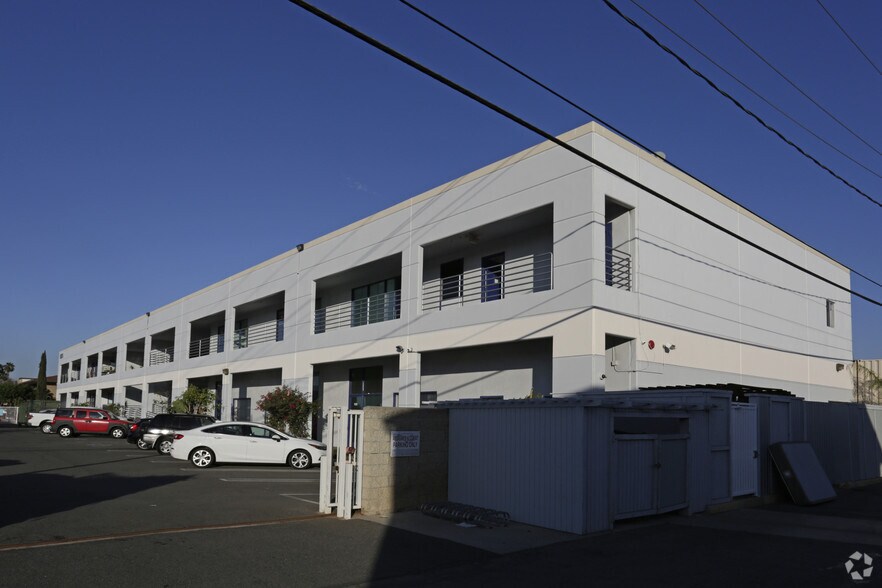 1954 Placentia Ave, Costa Mesa, CA à louer - Photo de l’immeuble – Image 3 sur 6