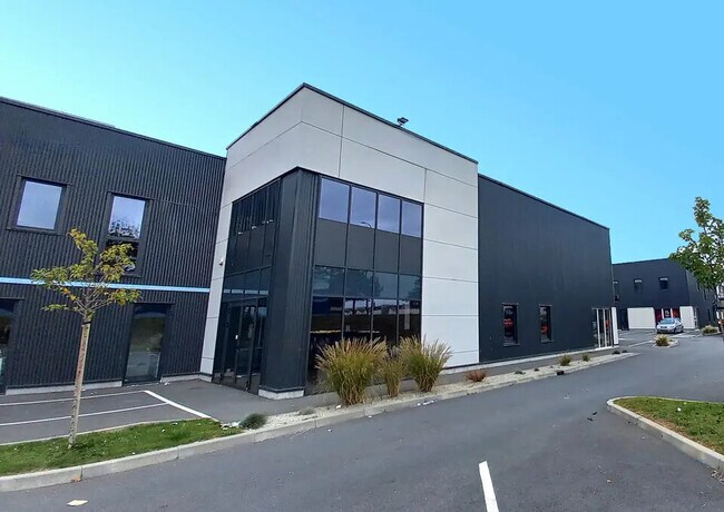 Plus de détails pour Local d'activités à louer