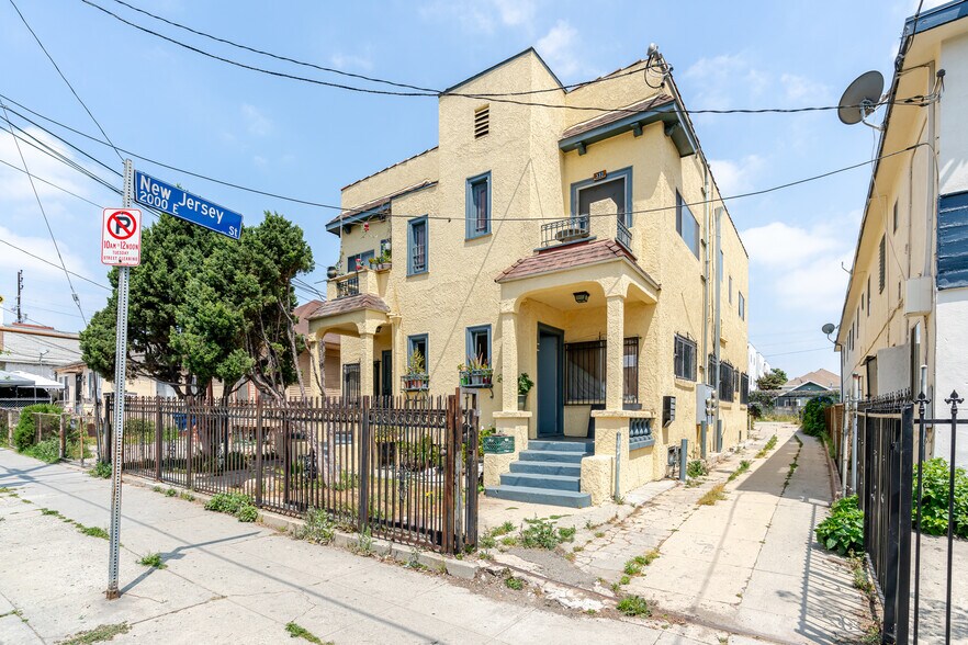 332 N St Louis St, Los Angeles, CA à vendre - Photo de l’immeuble – Image 3 sur 15