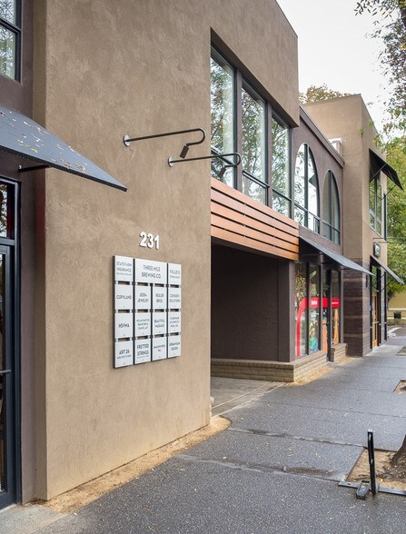 231 G St, Davis, CA à louer - Photo de l’immeuble – Image 3 sur 10