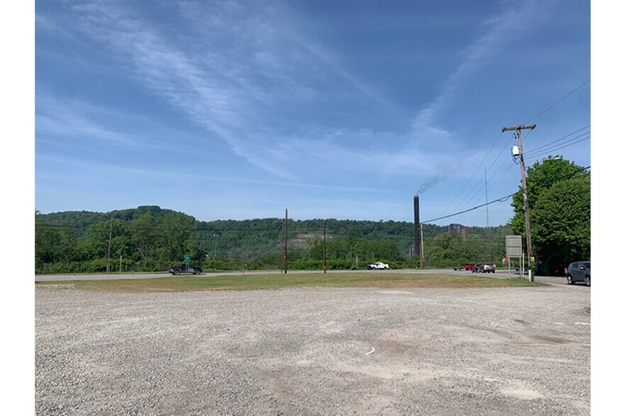 1620 Main St, Follansbee, WV à vendre - Photo de l’immeuble – Image 2 sur 12