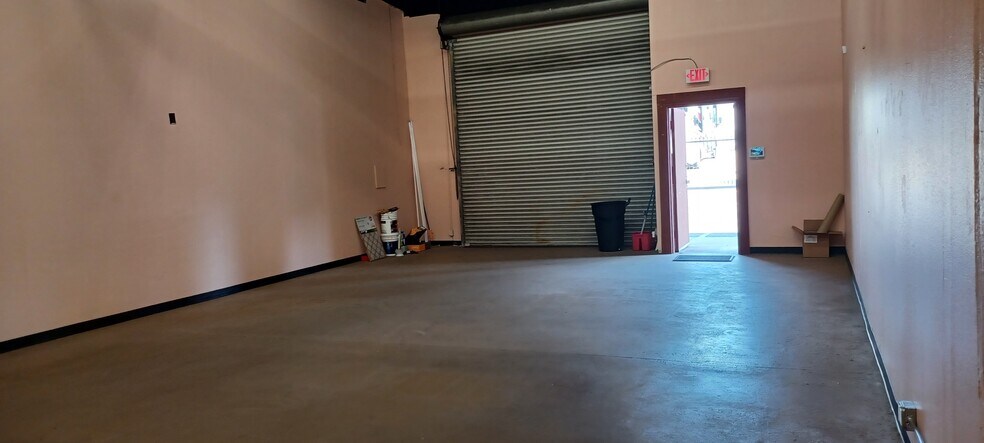 135 E Chestnut Ave, Monrovia, CA à louer - Photo de l’immeuble – Image 3 sur 6