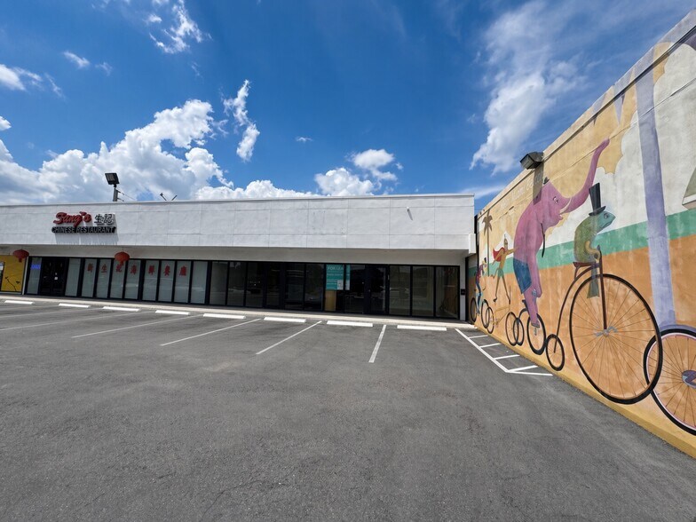 1925 NE 163rd St, North Miami Beach, FL à louer - Photo de l’immeuble – Image 2 sur 23