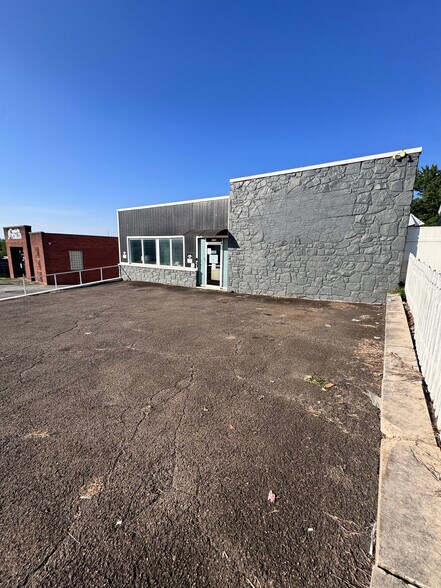 1719 N Central St, Knoxville, TN à louer - Photo de l’immeuble – Image 2 sur 4