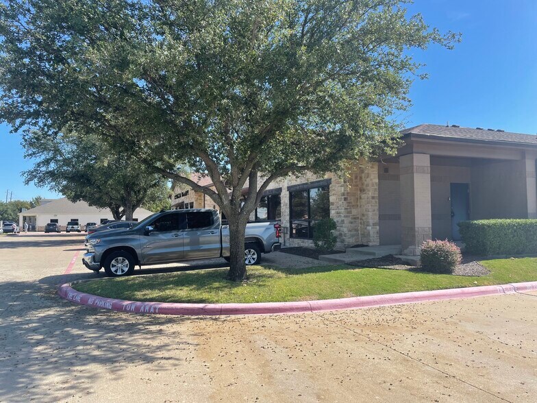 816 Keller Pky, Keller, TX à louer - Photo de l’immeuble – Image 2 sur 6
