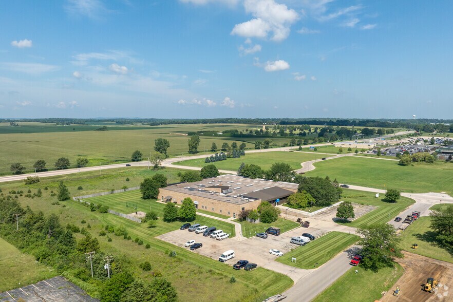 701 W Lamm Rd, Freeport, IL à vendre - Photo de l’immeuble – Image 1 sur 22