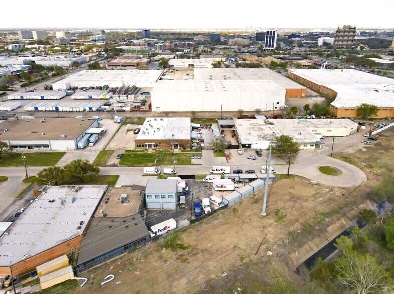 7707 Sovereign Row, Dallas, TX à vendre - Photo de l’immeuble – Image 3 sur 20