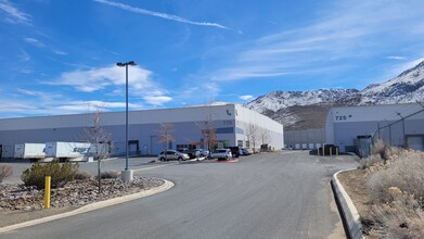 775 Waltham Way, Mccarran, NV à louer Photo de l’immeuble– Image 2 sur 2